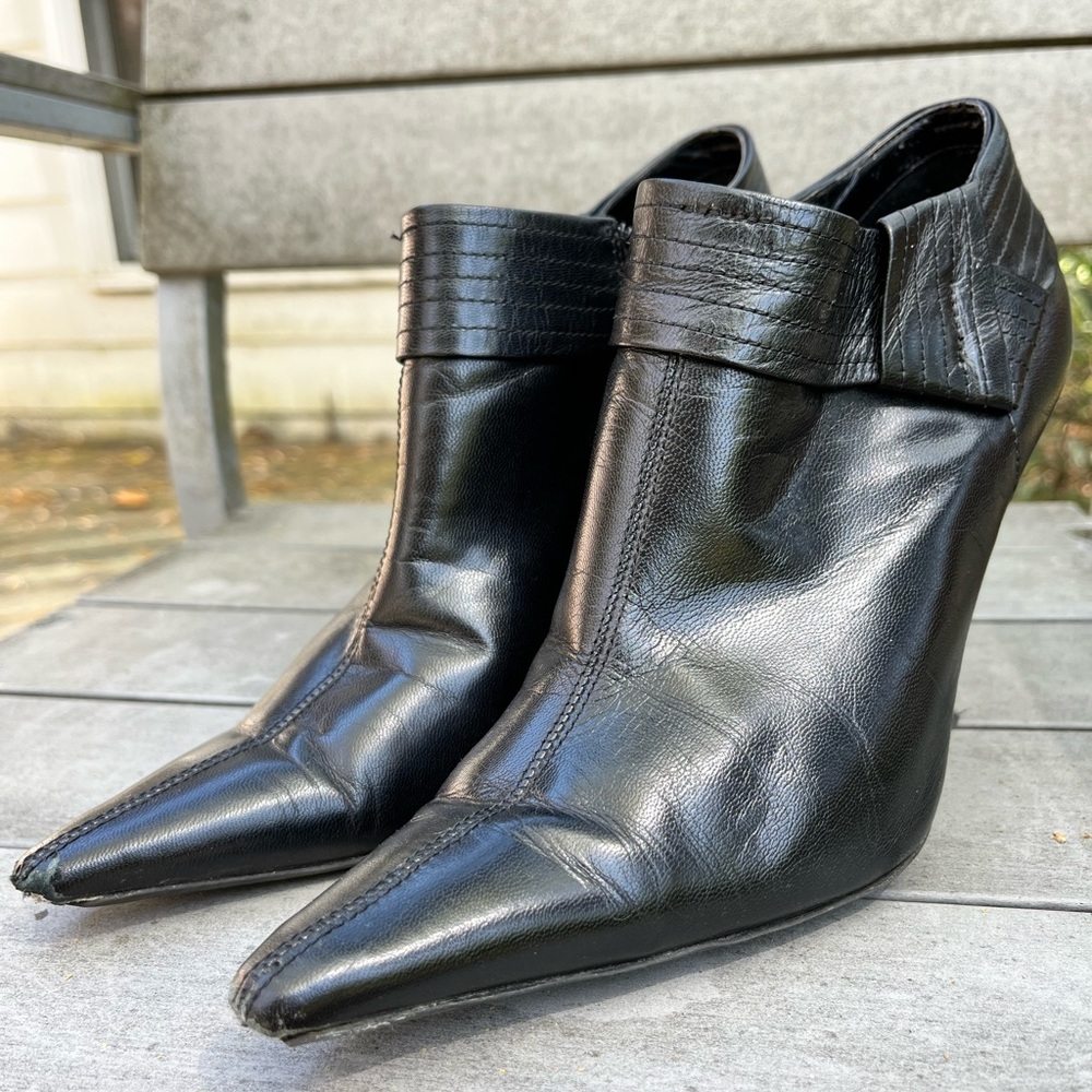 Black BCBG booties size 7 leather